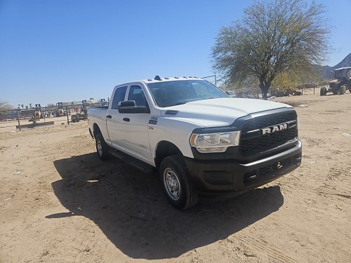 RAM 2500CREWTMG4WD photo 2
