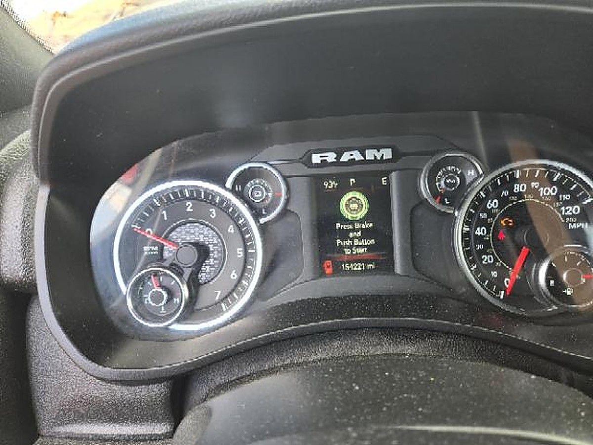 RAM 2500CREWTMG4WD photo 11