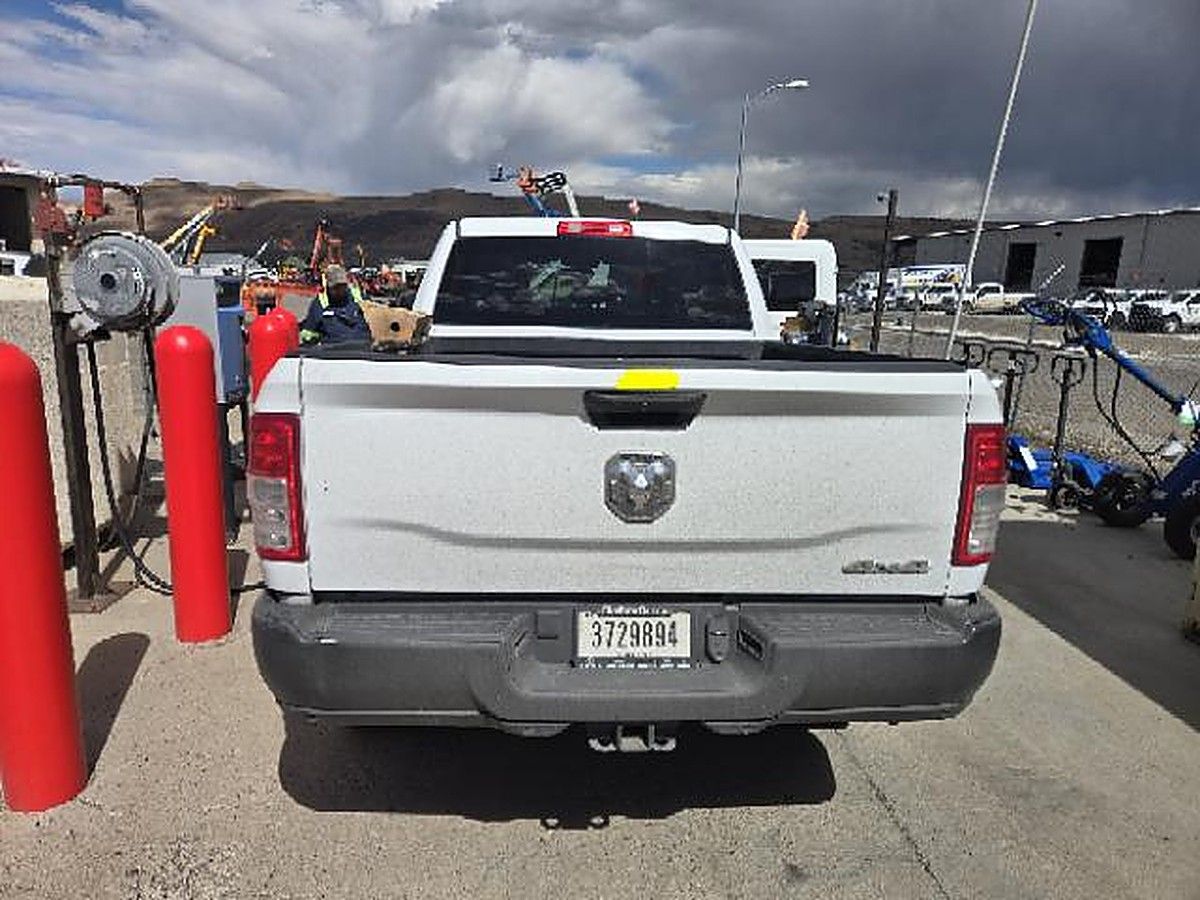 RAM 2500CREWTMG4WD photo 9