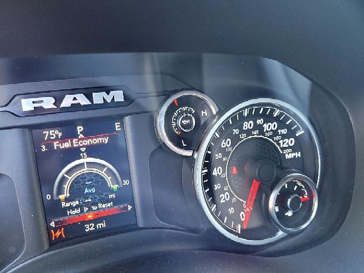RAM 2500CREWTMG4WD photo 10