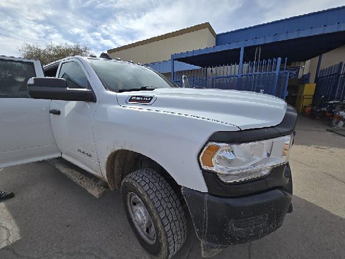 RAM 2500CREWTMG4WD photo 2