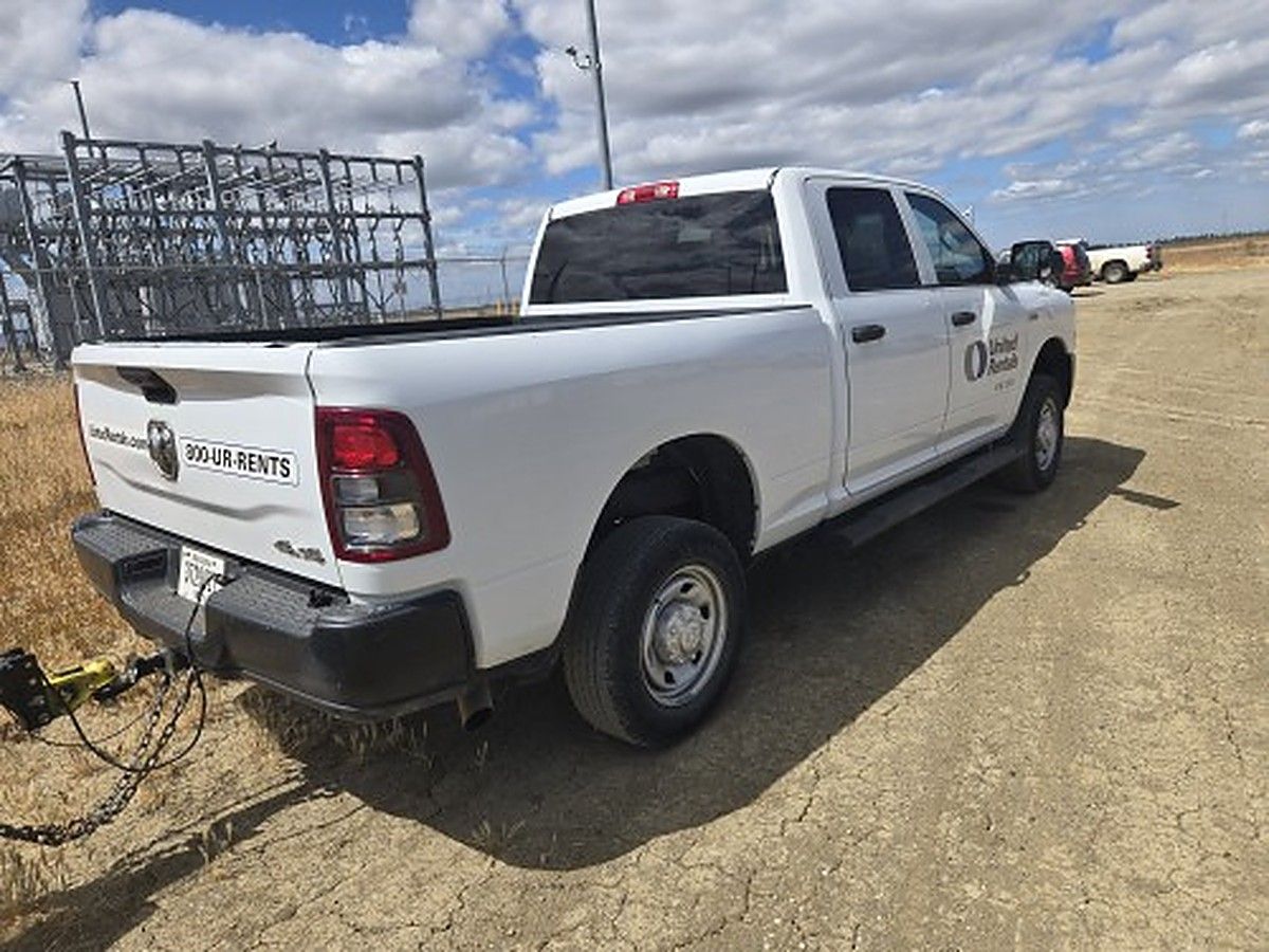 RAM 2500CREWTMG4WD photo 2