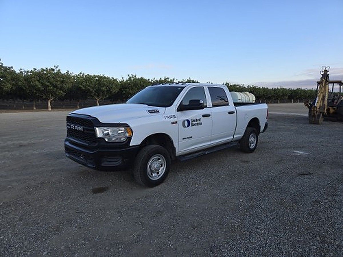RAM 2500CREWTMG4WD photo 2