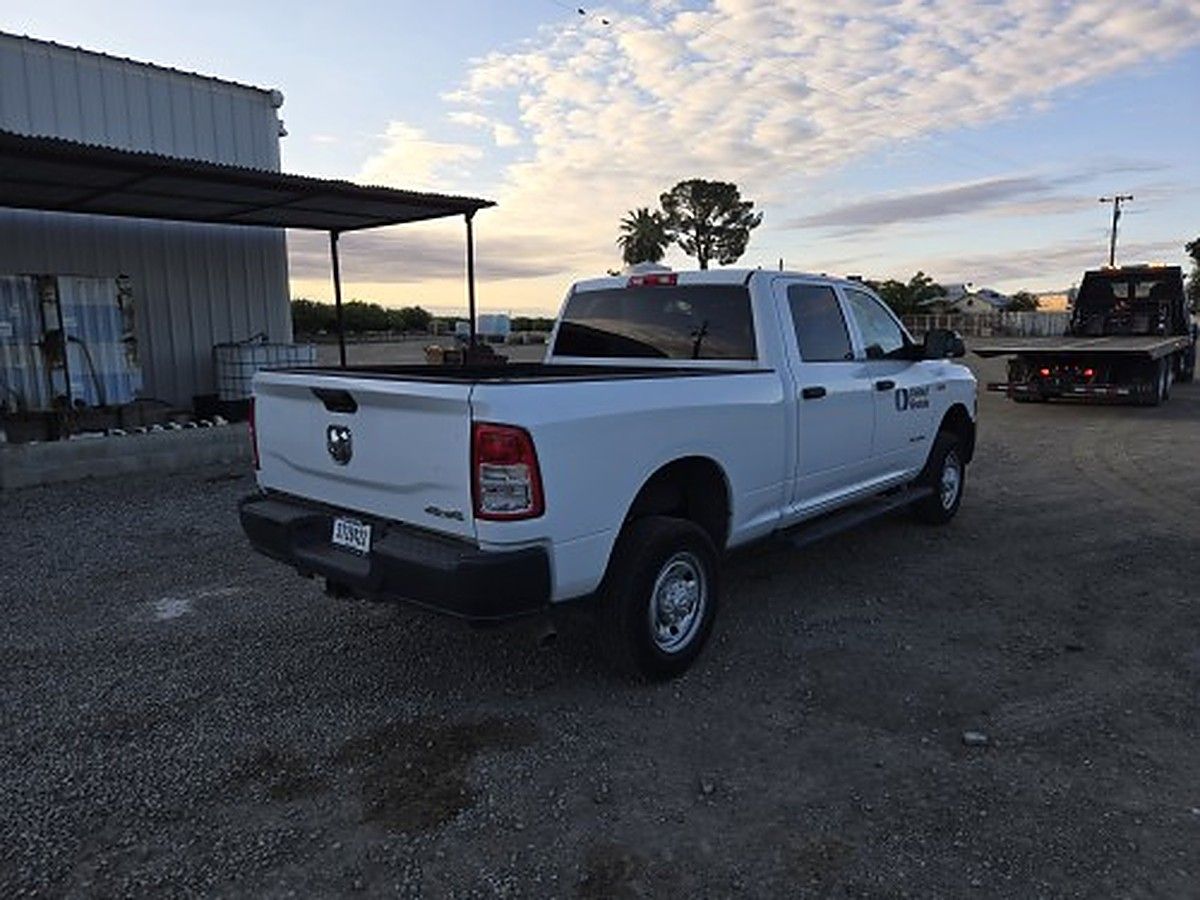 RAM 2500CREWTMG4WD photo 3