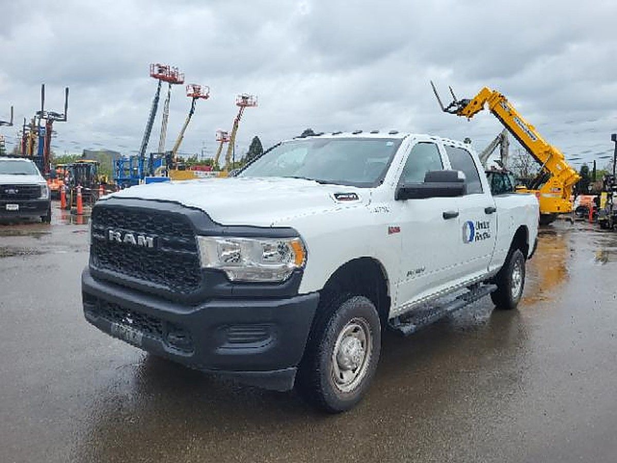 RAM 2500CREWTMG4WD photo 2
