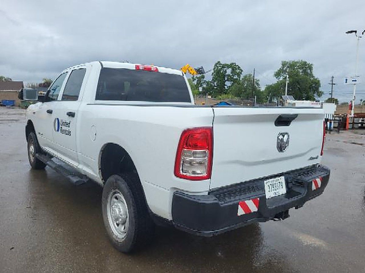 RAM 2500CREWTMG4WD photo 3