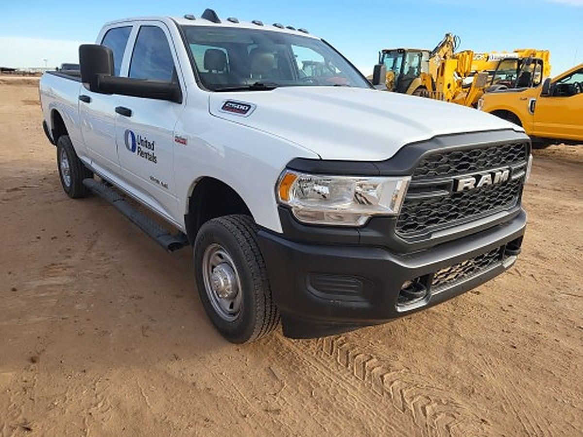 RAM 2500CREWTMG4WD photo 2