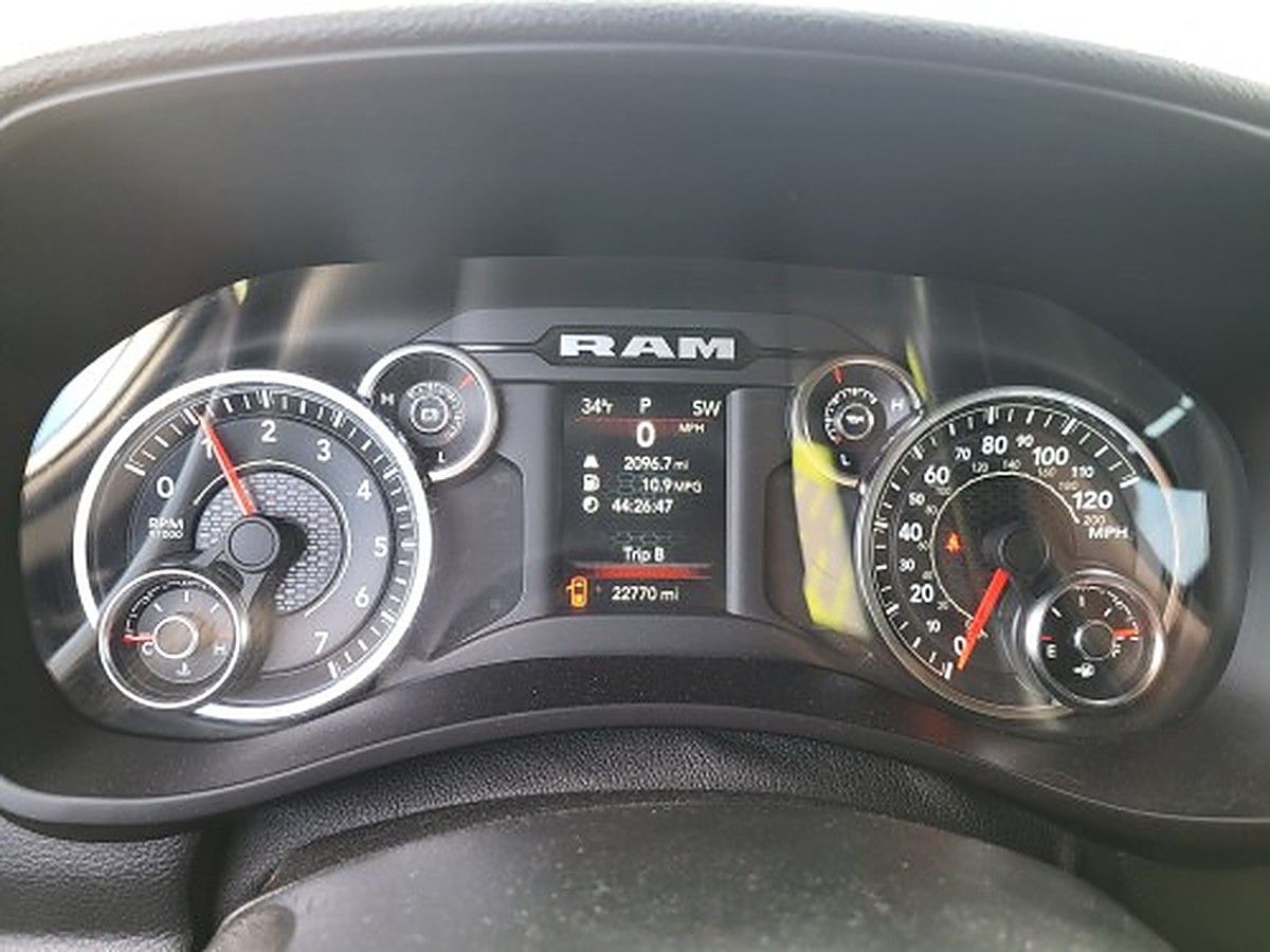 RAM 2500CREWTMG4WD photo 6