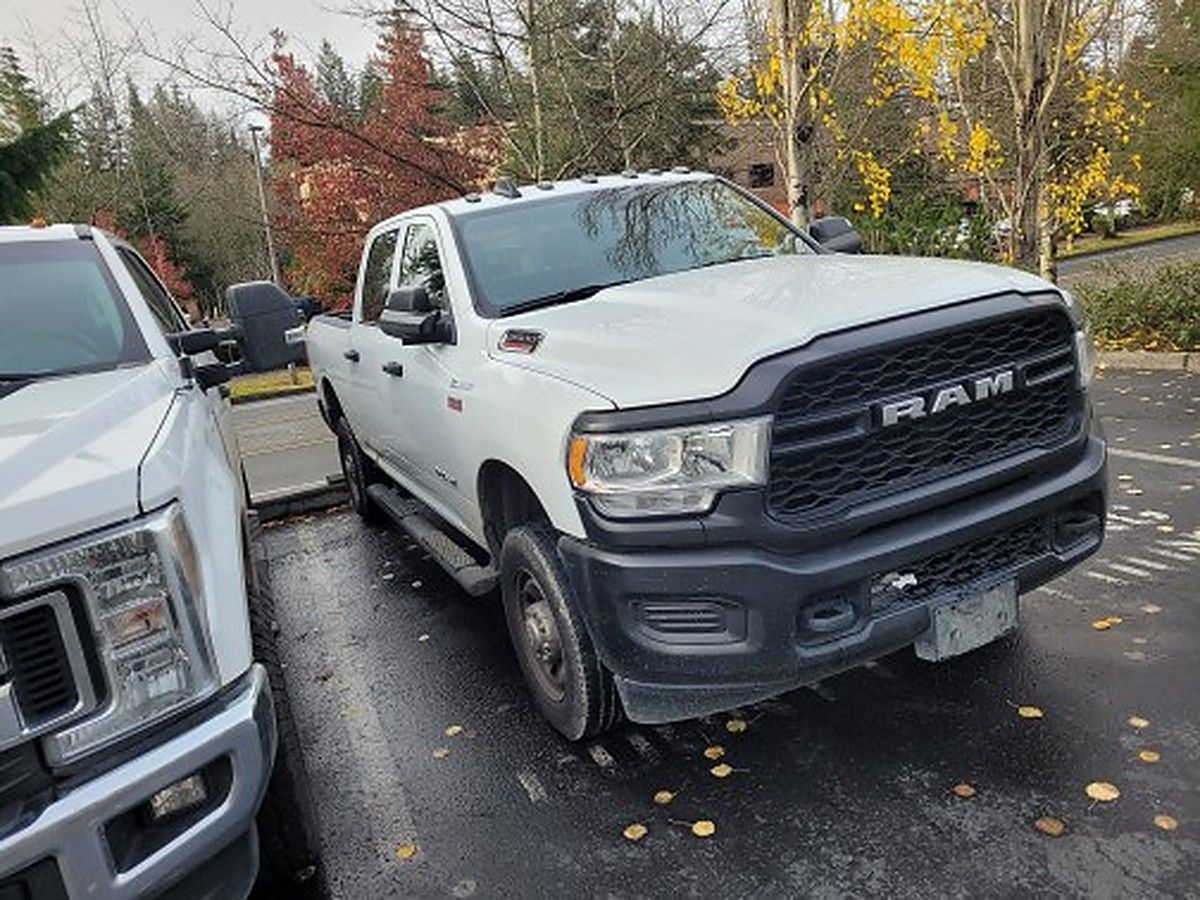 RAM 2500CREWTMG4WD photo 3