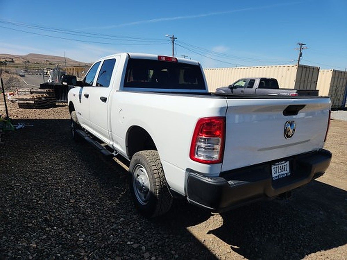 RAM 2500CREWTMG4WD photo 2
