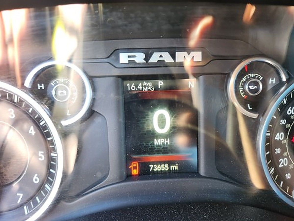 RAM 2500CREWTMG4WD photo 9