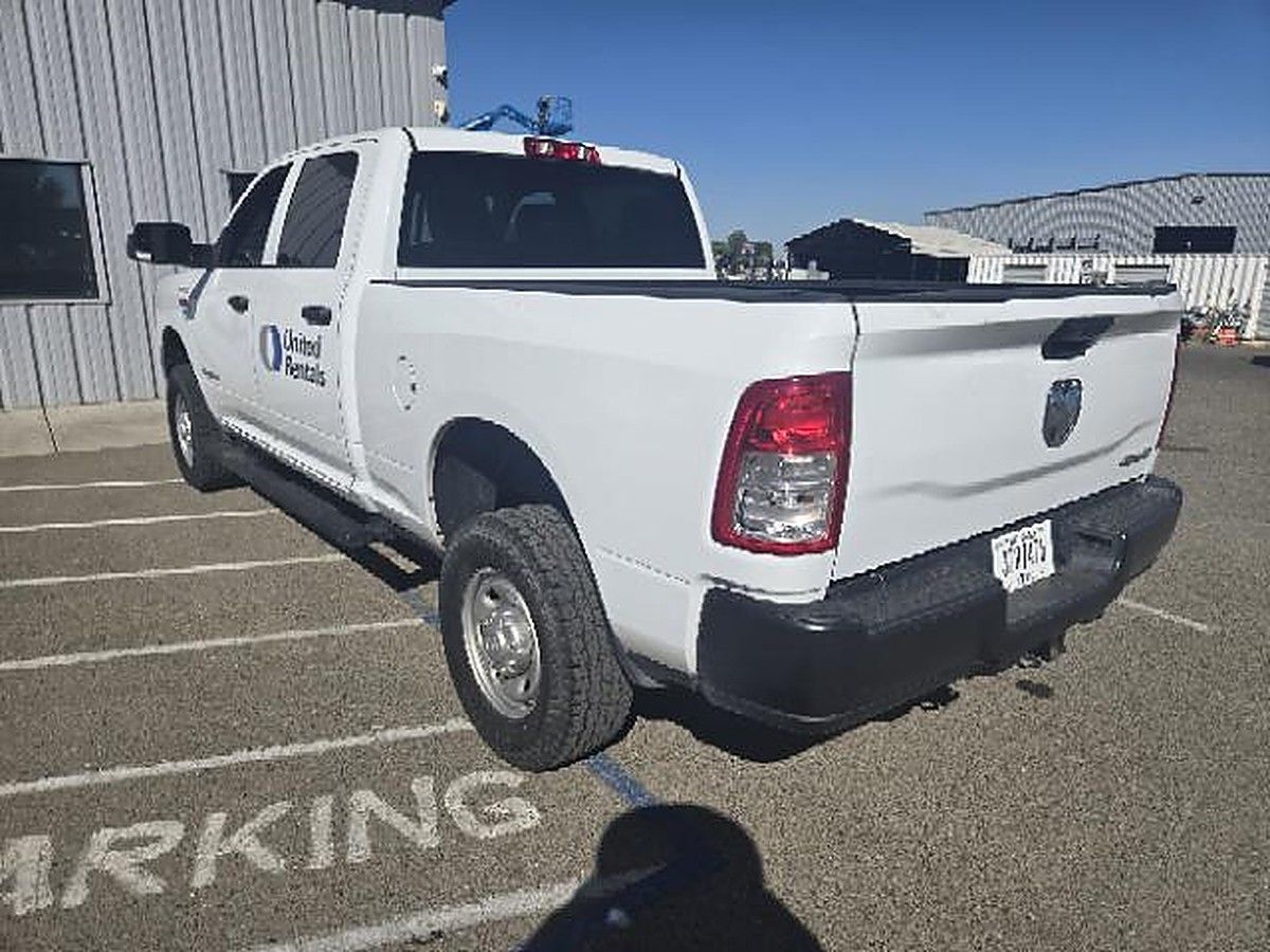 RAM 2500CREWTMG4WD photo 9