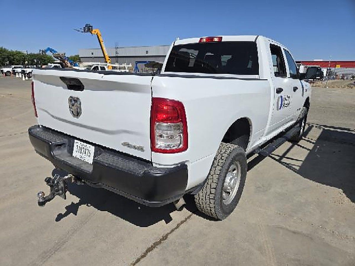 RAM 2500CREWTMG4WD photo 10