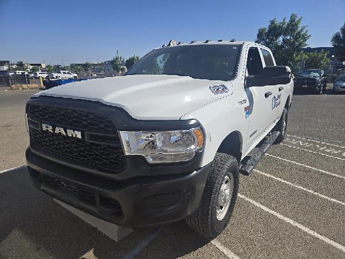 RAM 2500CREWTMG4WD photo 11