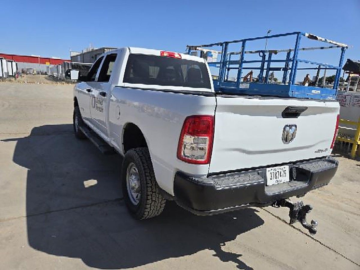 RAM 2500CREWTMG4WD photo 2