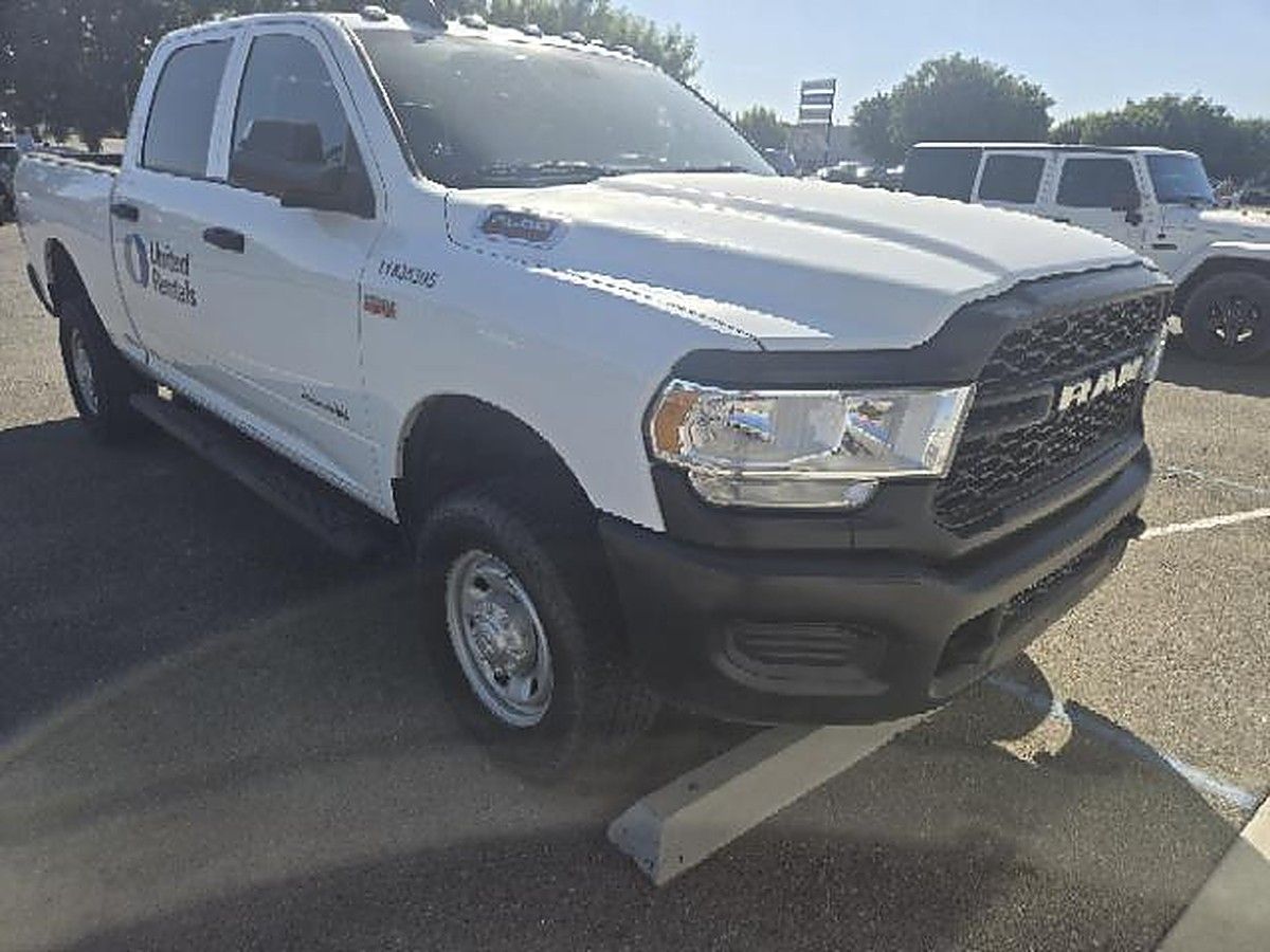 RAM 2500CREWTMG4WD photo 3