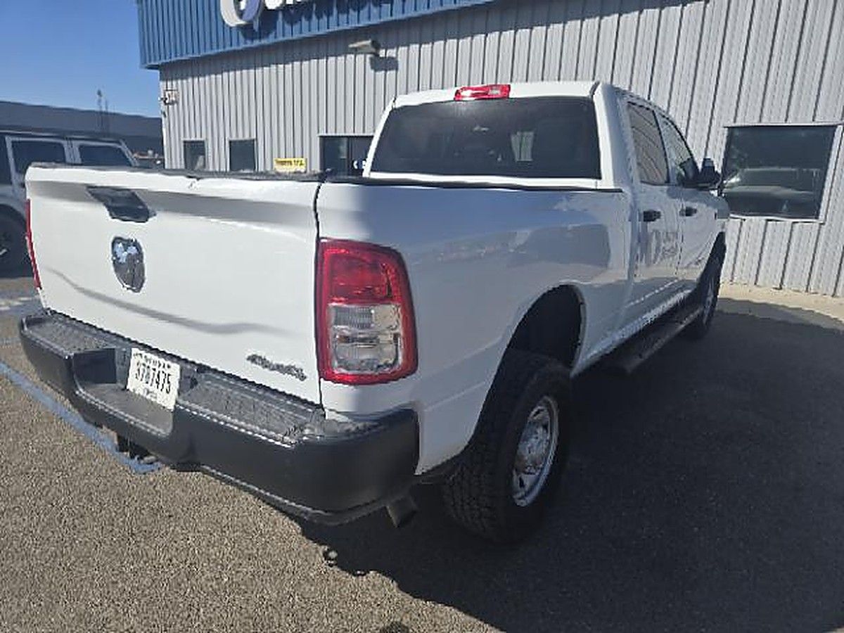 RAM 2500CREWTMG4WD photo 5