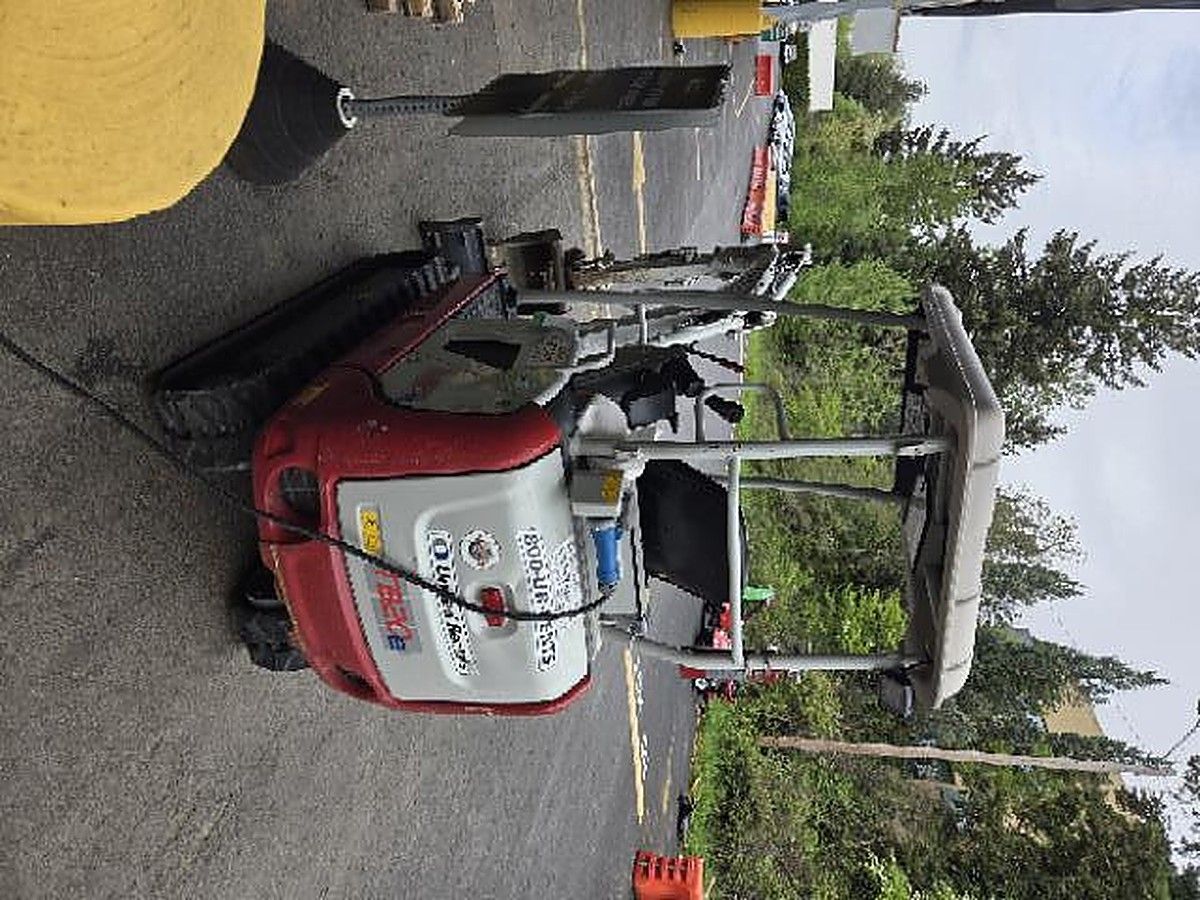 TAKEUCHI TB20E photo 2