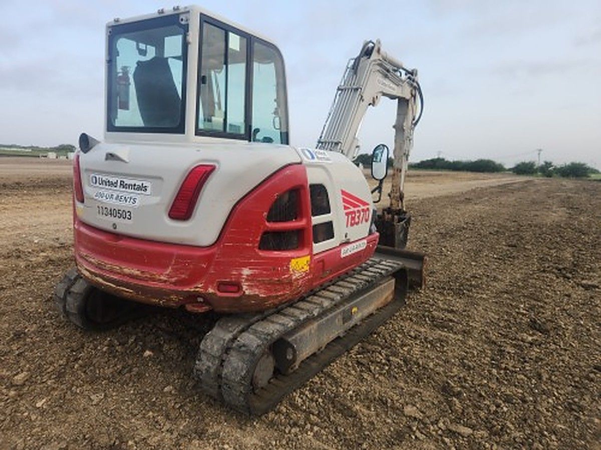 TAKEUCHI TB370CR photo 2