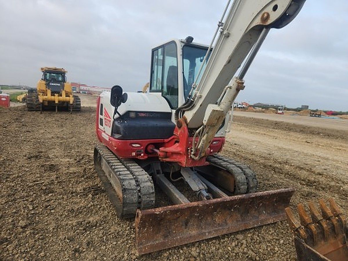 TAKEUCHI TB370CR photo 3