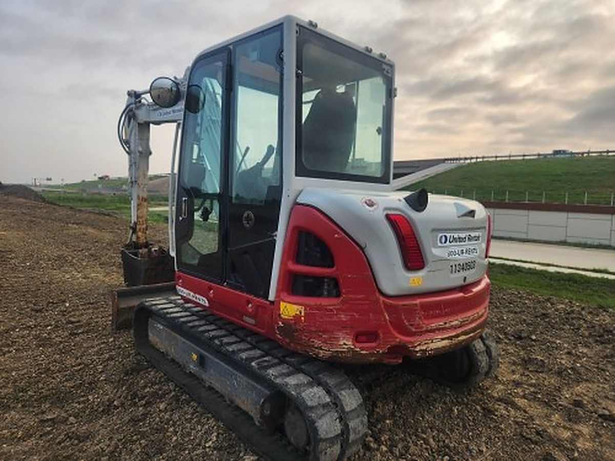 TAKEUCHI TB370CR photo 5