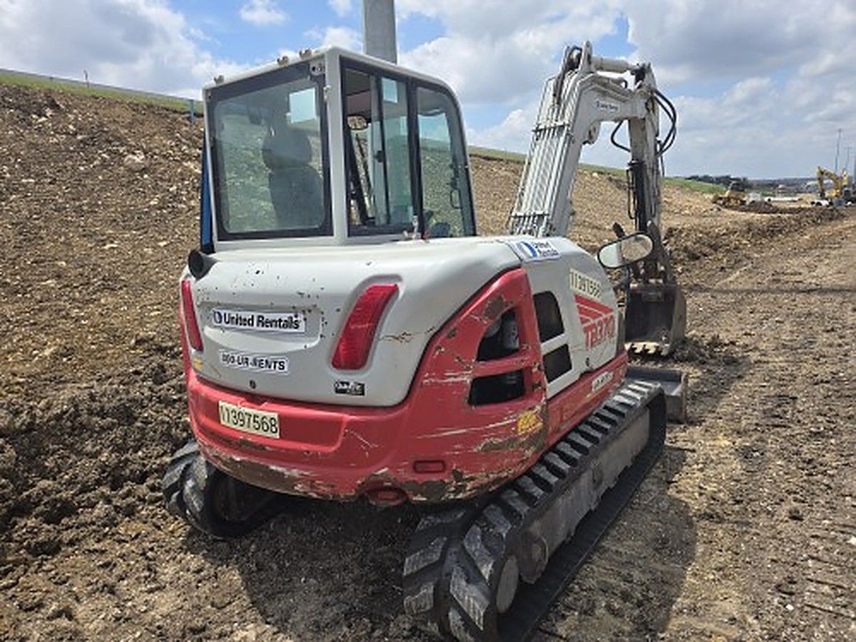TAKEUCHI TB370CR photo 3