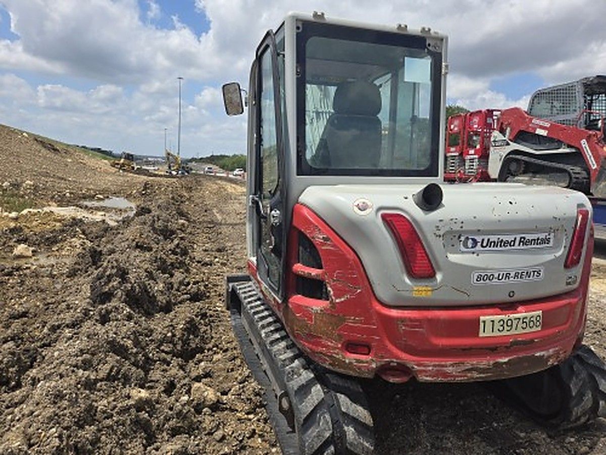 TAKEUCHI TB370CR photo 4