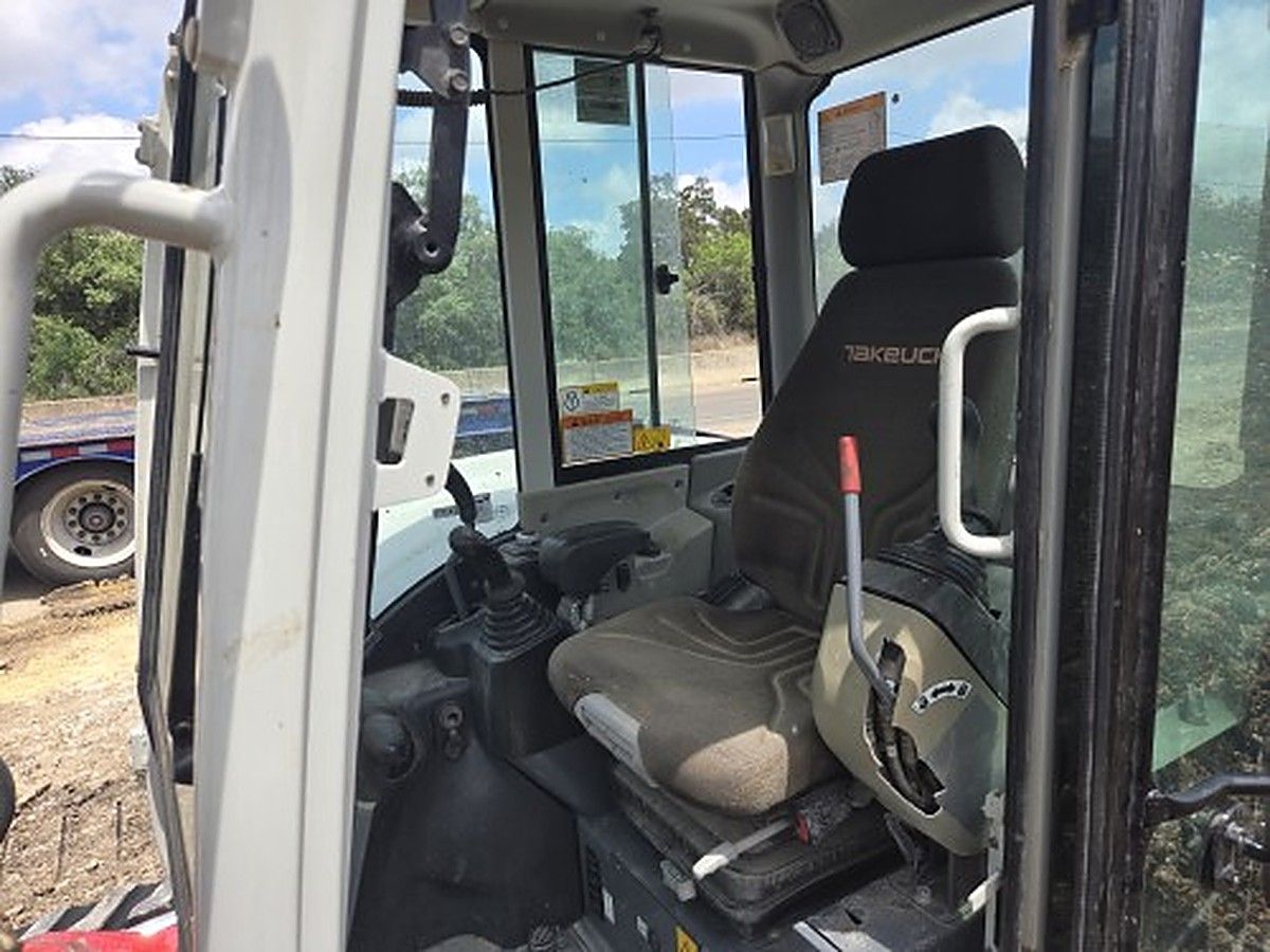 TAKEUCHI TB370CR photo 5