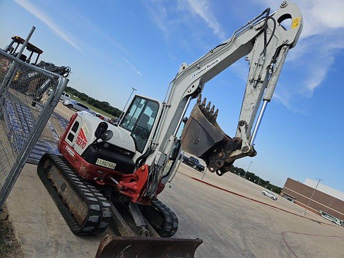 TAKEUCHI TB370CR photo 4