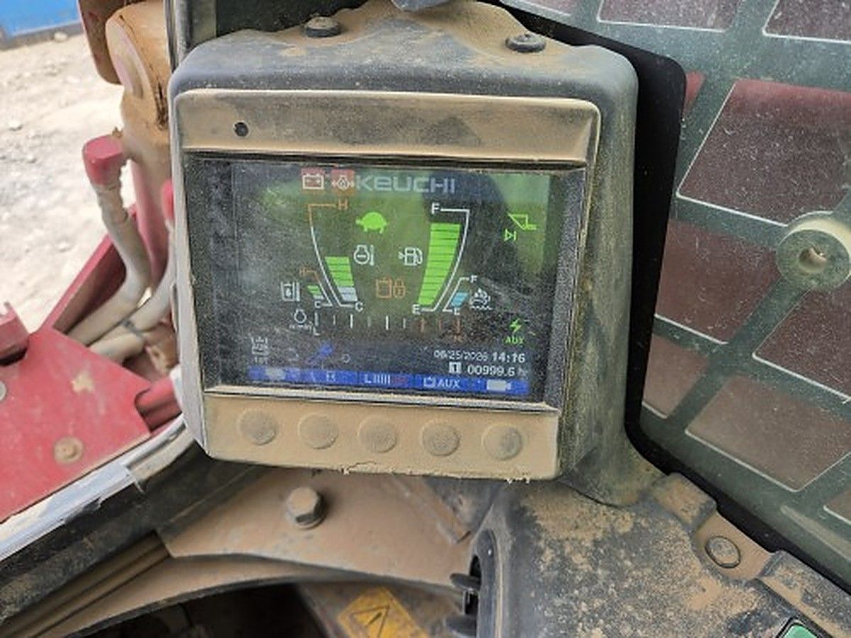 TAKEUCHI TL12R2-CR photo 11