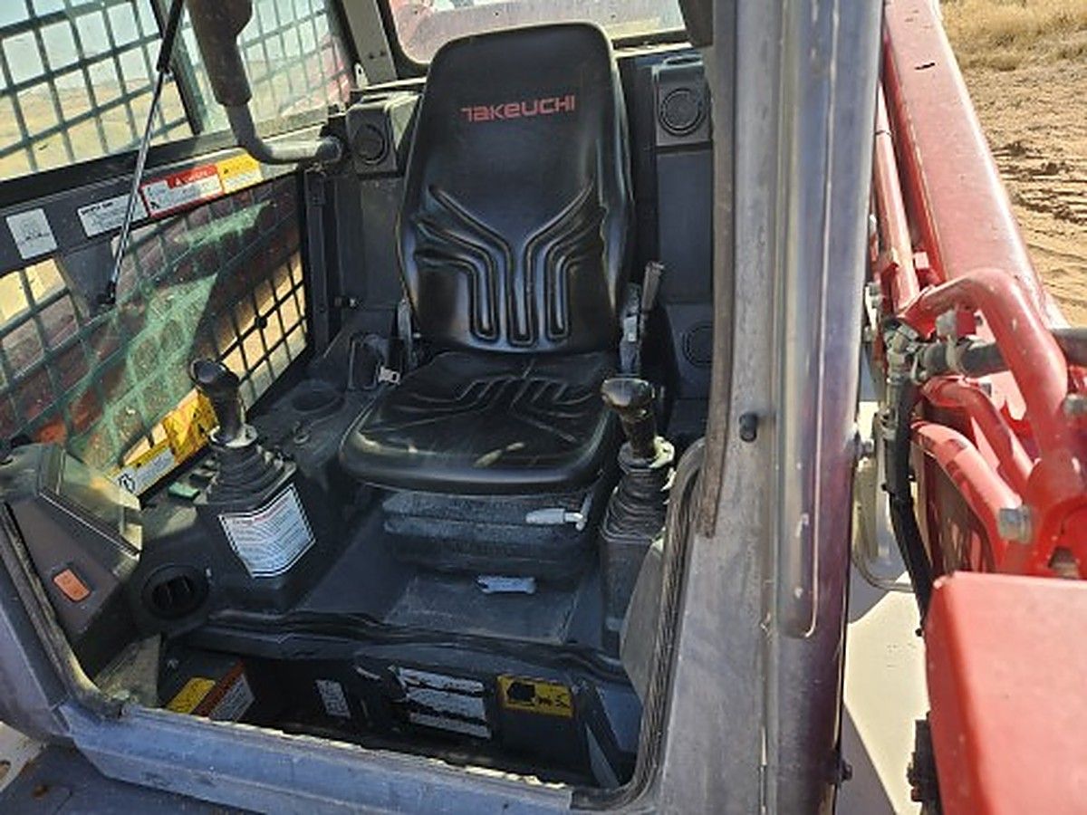 TAKEUCHI TL12V2-CR photo 9