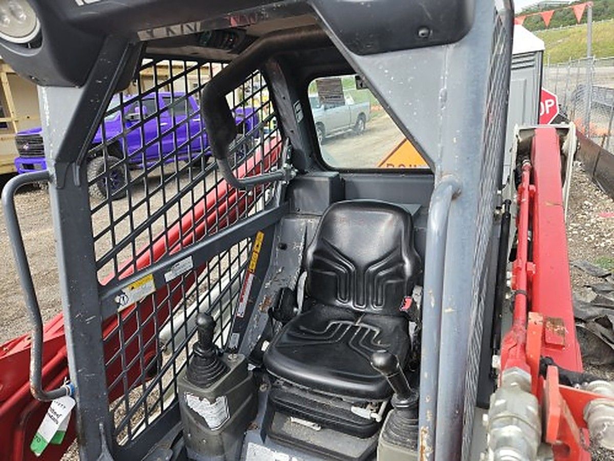TAKEUCHI TL6R photo 5