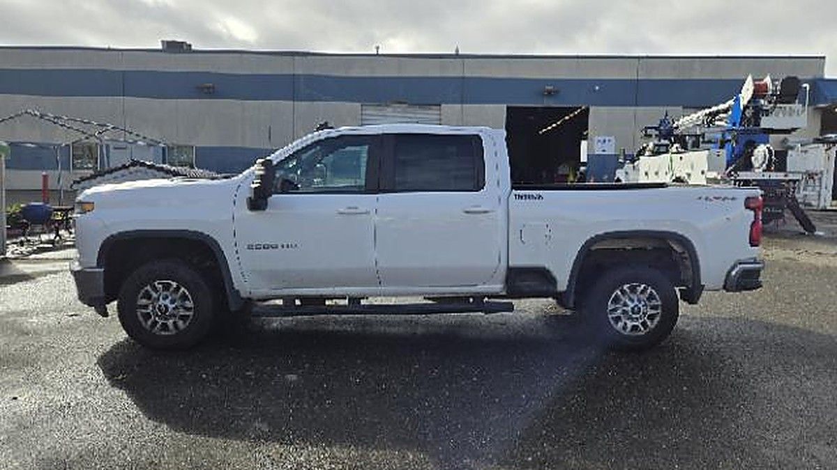 CHEVROLET 2500CREWLTG4WD photo 3