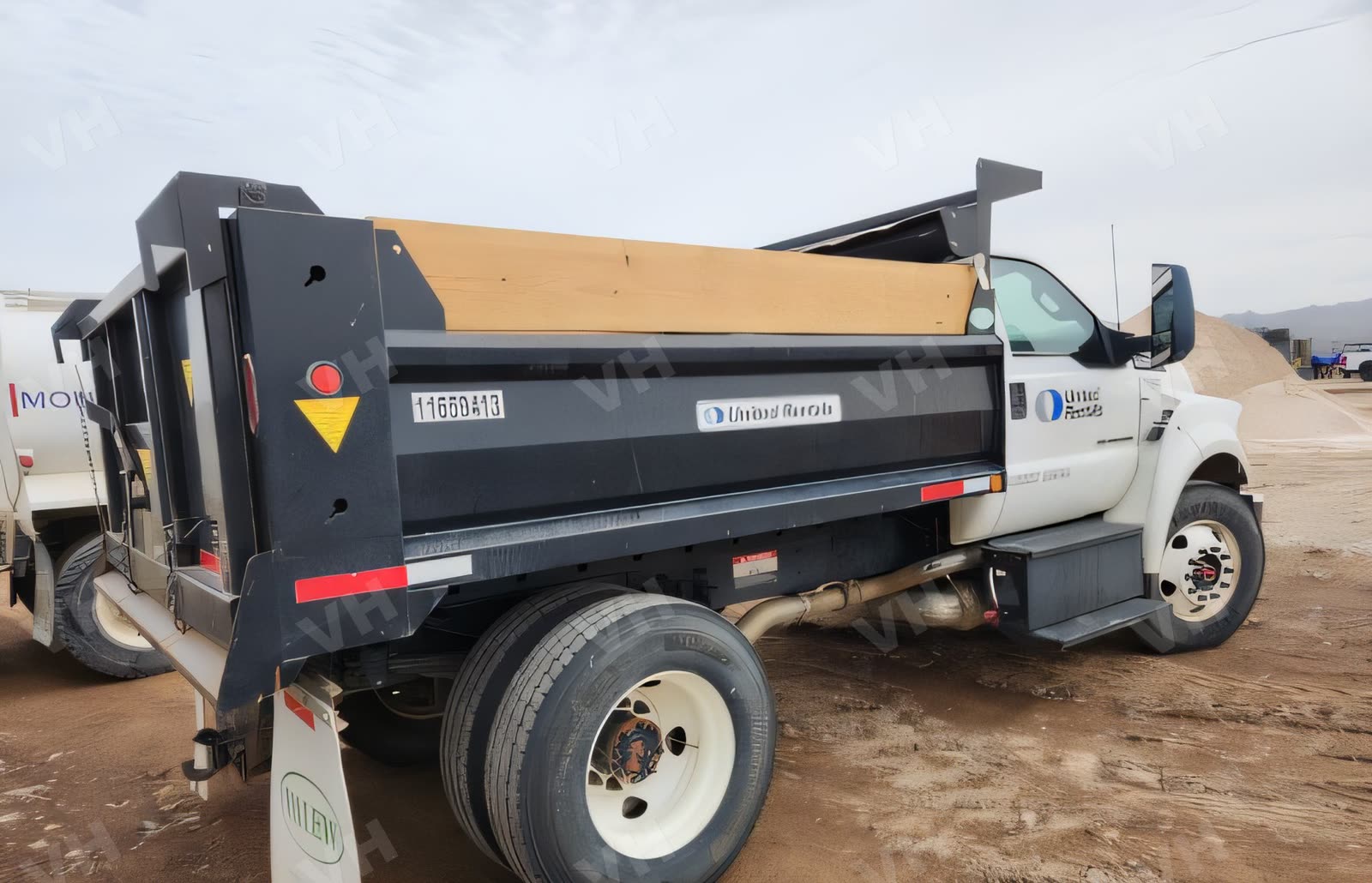 2023 Ford F-750-DUMP-HYD TRUCK DUMP 5 YARD NON CDL DSL photo 3