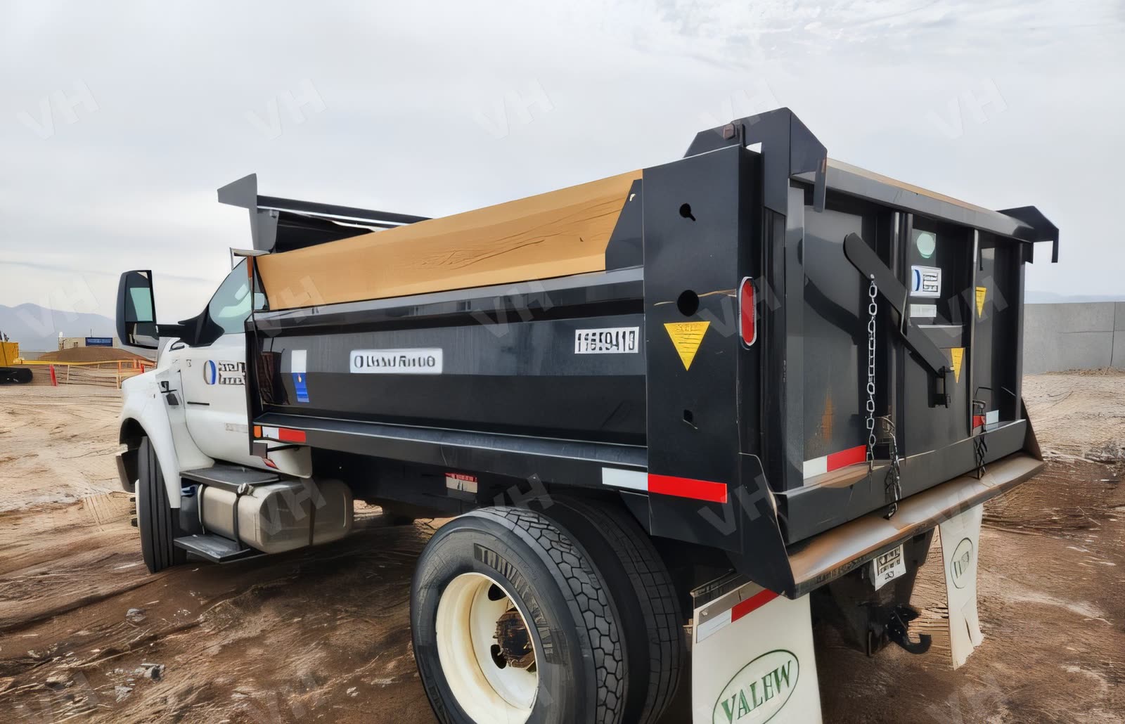 2023 Ford F-750-DUMP-HYD TRUCK DUMP 5 YARD NON CDL DSL photo 4