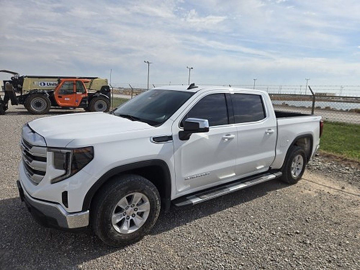 GMC 1500CREWSLEG4WD photo 2