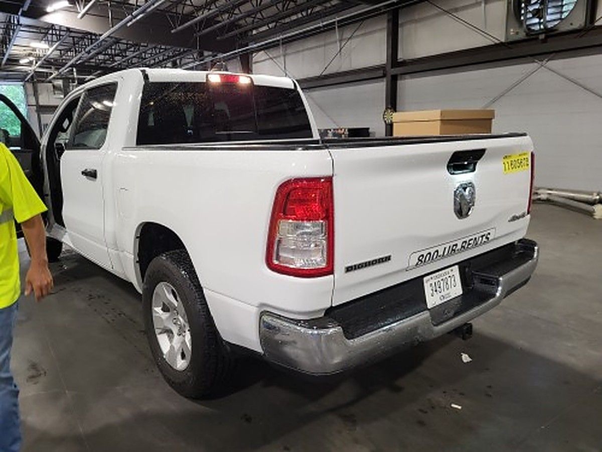 RAM 1500CREWBHNG4WD photo 2
