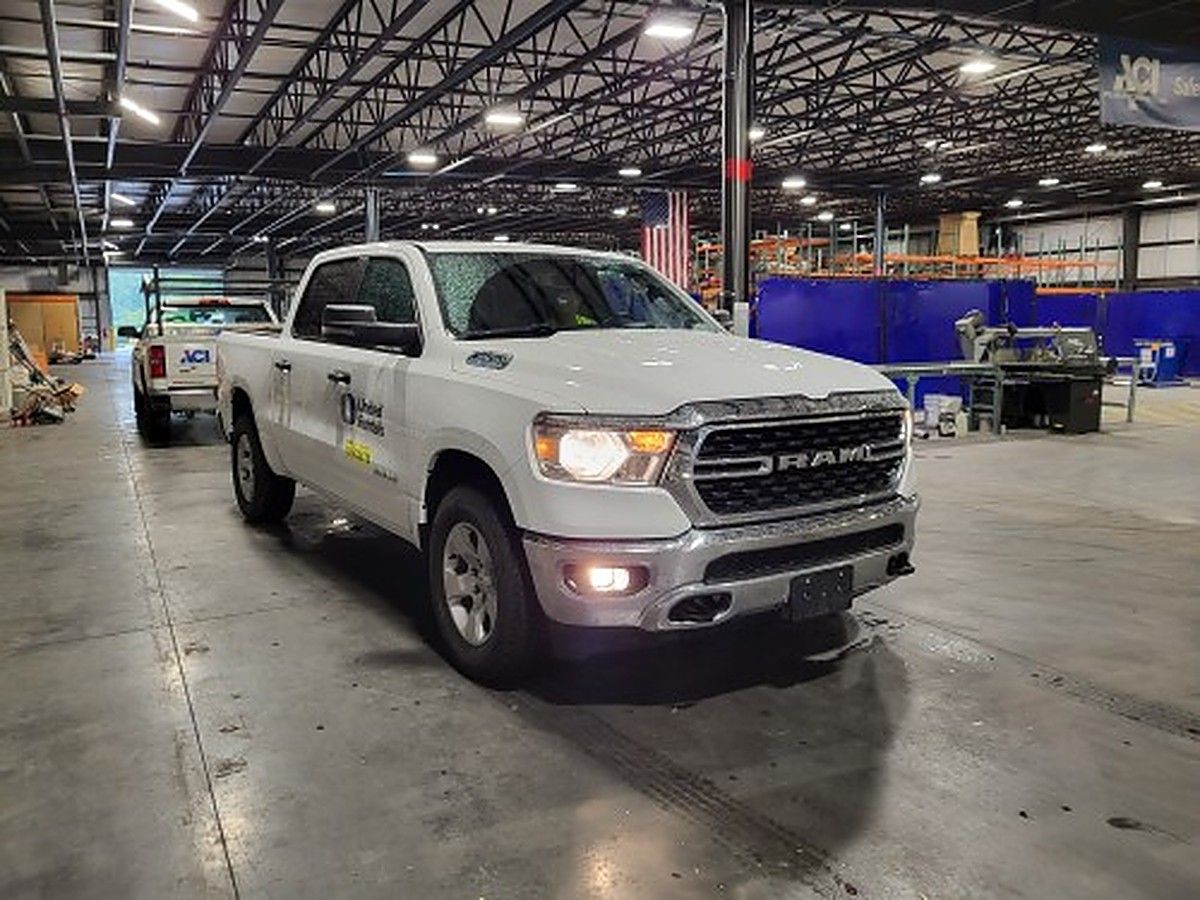 RAM 1500CREWBHNG4WD photo 3
