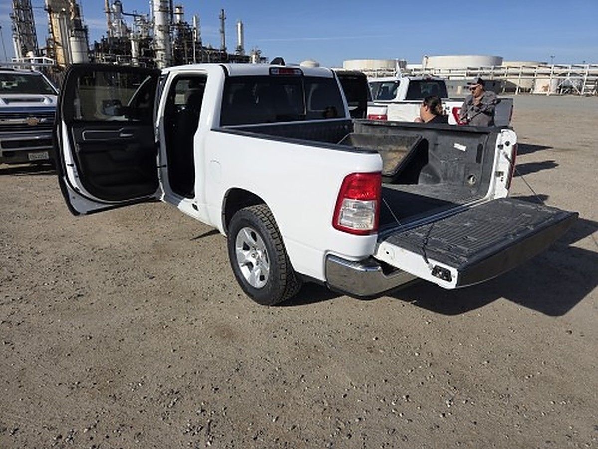 RAM 1500CREWBHNG4WD photo 3