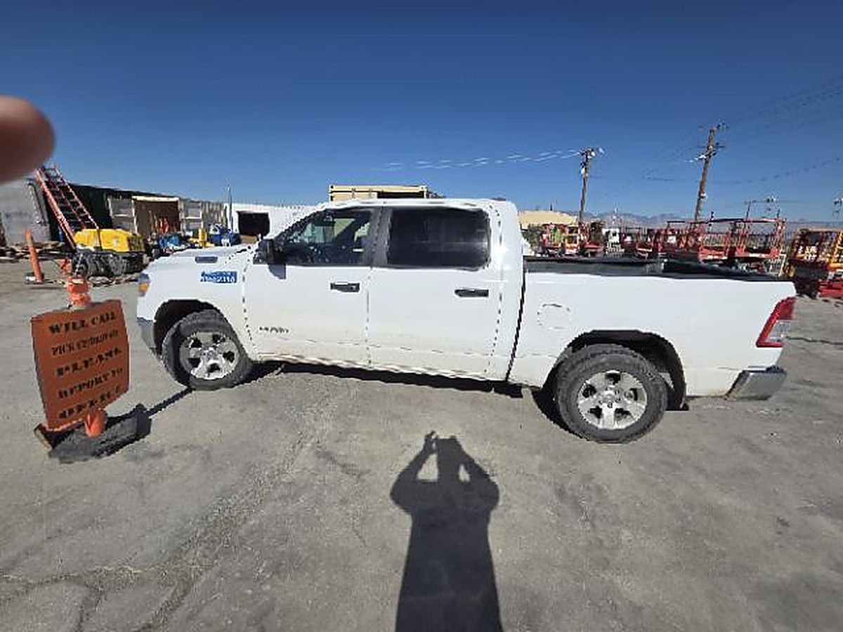 RAM 1500CREWBHNG4WD photo 2