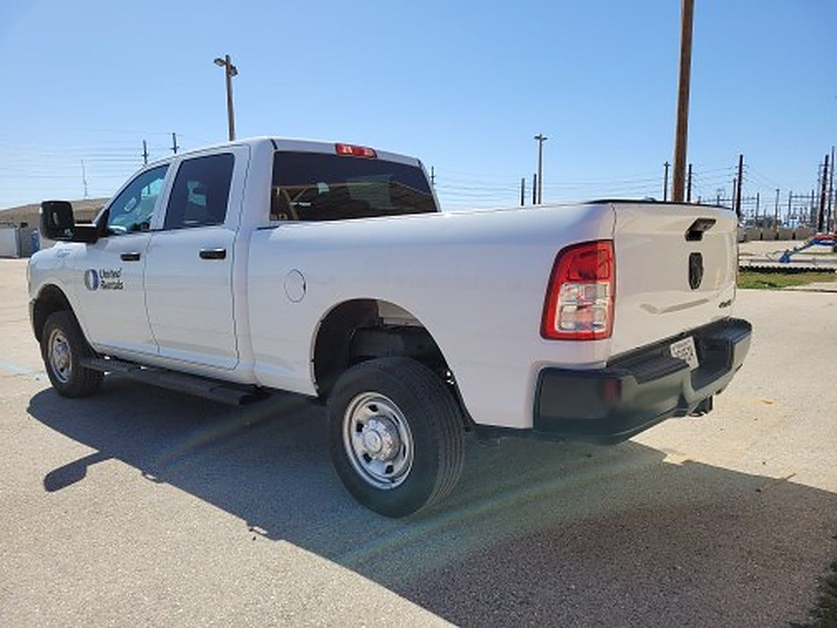 RAM 2500CREWTMG4WD photo 2