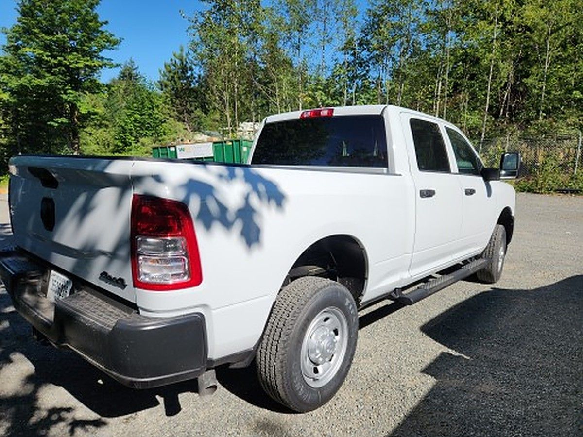 RAM 2500CREWTMG4WD photo 3
