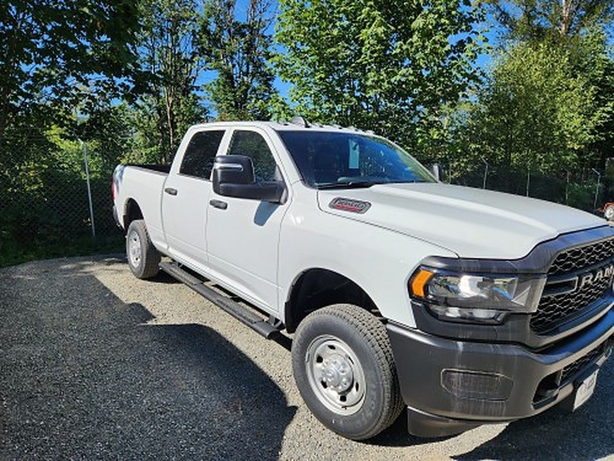 RAM 2500CREWTMG4WD photo 6