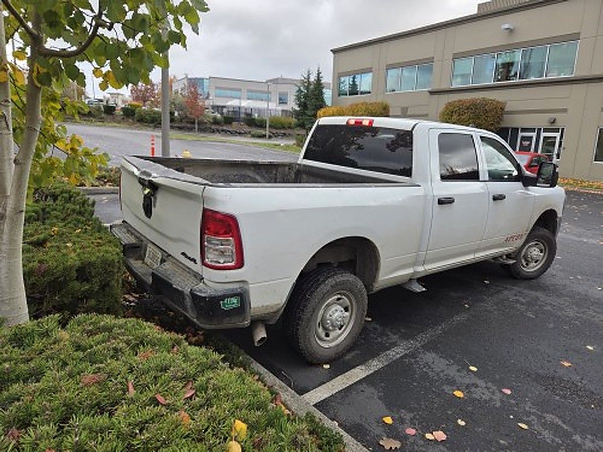 RAM 2500CREWTMG4WD photo 3