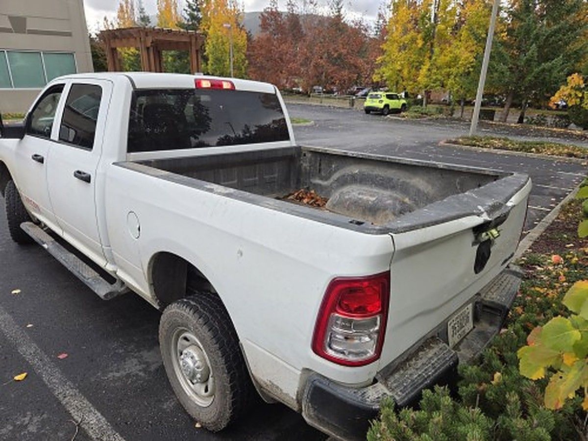 RAM 2500CREWTMG4WD photo 8