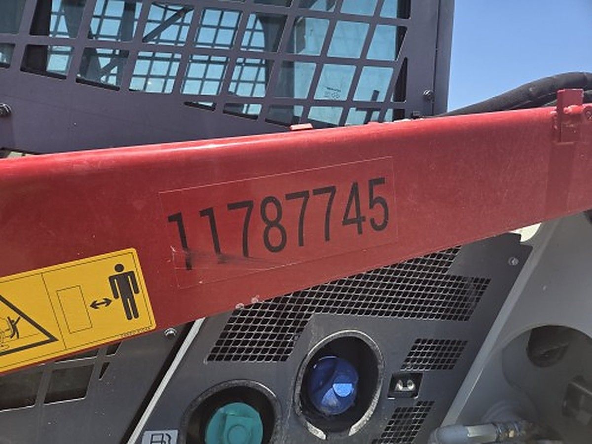 TAKEUCHI TL12R2-CR photo 16