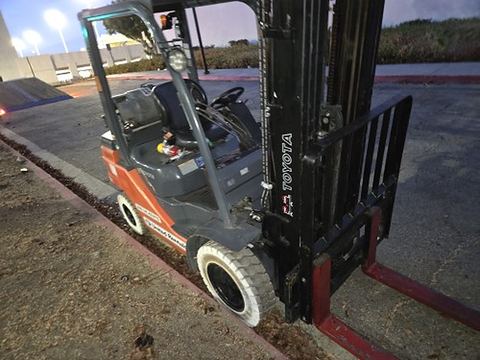 2023 TOYOTA 40-8FGU25 Forklift Whse 5000# Gas/Lp
