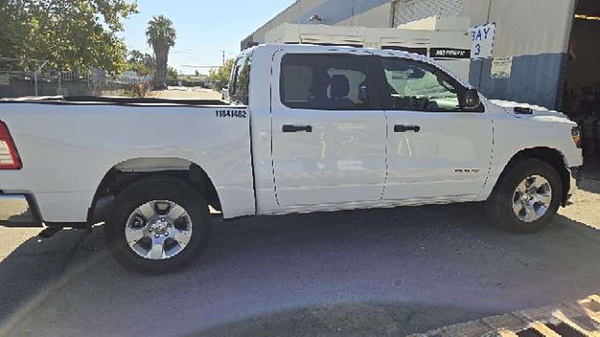RAM 1500CREWBHNG4WD photo 3