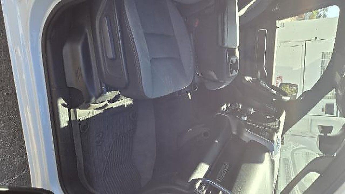 RAM 1500CREWBHNG4WD photo 5