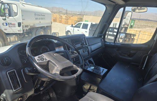 2025 FREIGHTLNR M2 106 WATER TRUCK WATER 4000-4999 GAL